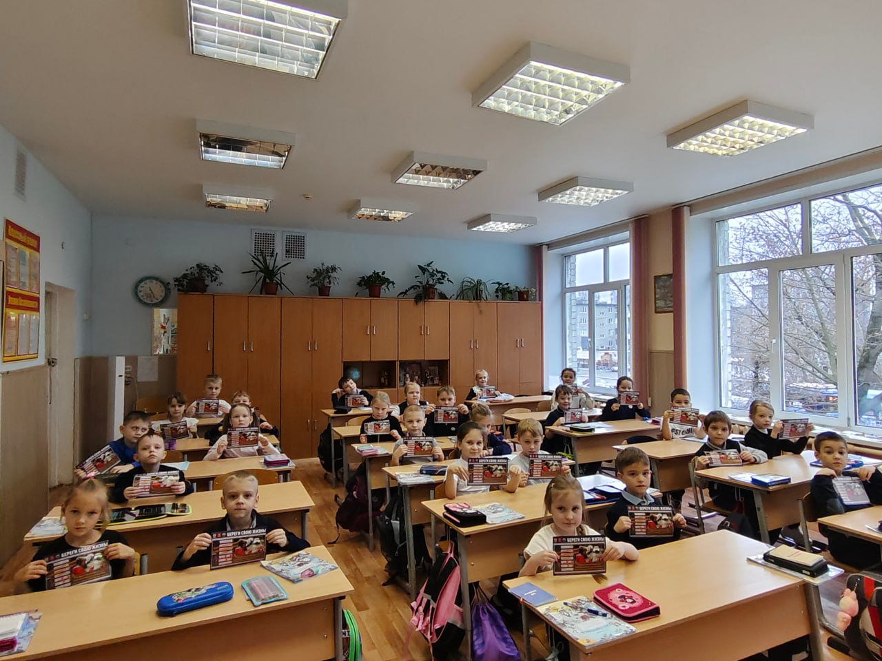 Сотрудники Госавтоинспекции встретились с учащимися начальных классов школы № 36 города Твери и провели занятия «Безопасность — это важно!» Сотрудники Госавтоинспекции встретились с учащимися начальных классов школы № 36 города Твери и провели занятия «Безопасность — это важно!»