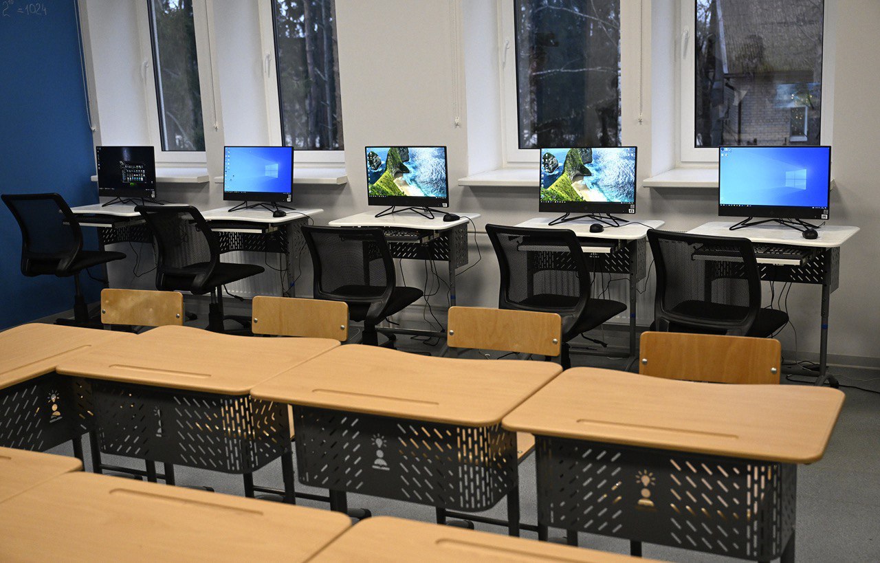 14 ноября временно исполняющий обязанности Губернатора Тверской области Виталий Королев посетил в деревне Мокшино Конаковского округа региональный центр школьного образования «Завидово» 14 ноября временно исполняющий обязанности Губернатора Тверской области Виталий Королев посетил в деревне Мокшино Конаковского округа региональный центр школьного образования «Завидово»