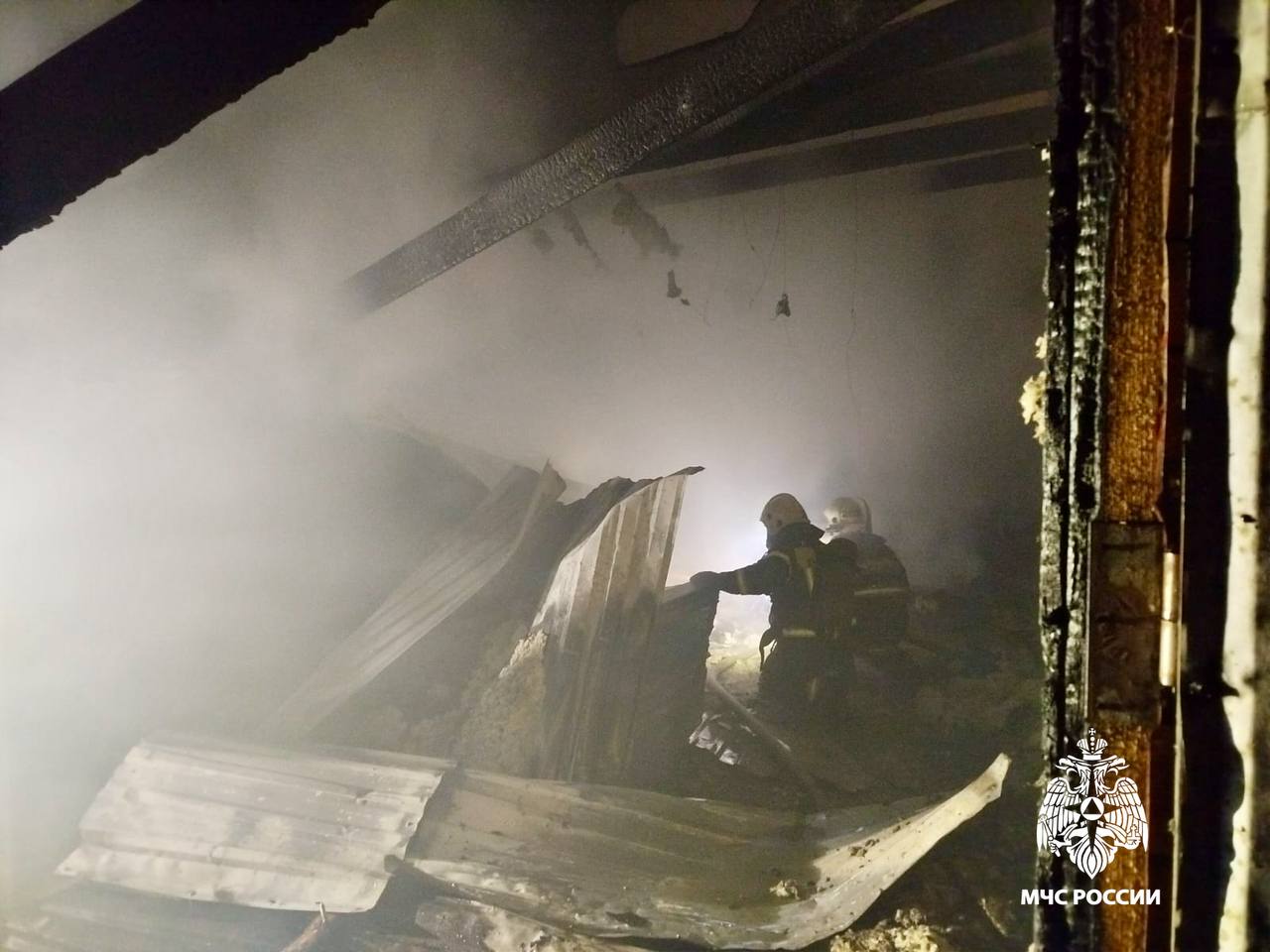 Огонь уничтожил пиломатериалы