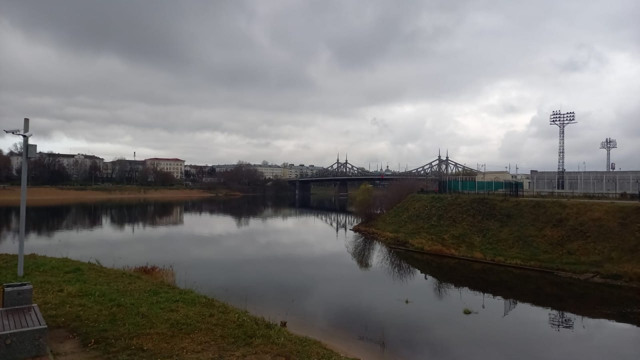 Сегодня еще осенняя Тверь, а завтра синоптики обещают зиму Сегодня еще осенняя Тверь, а завтра синоптики обещают зиму