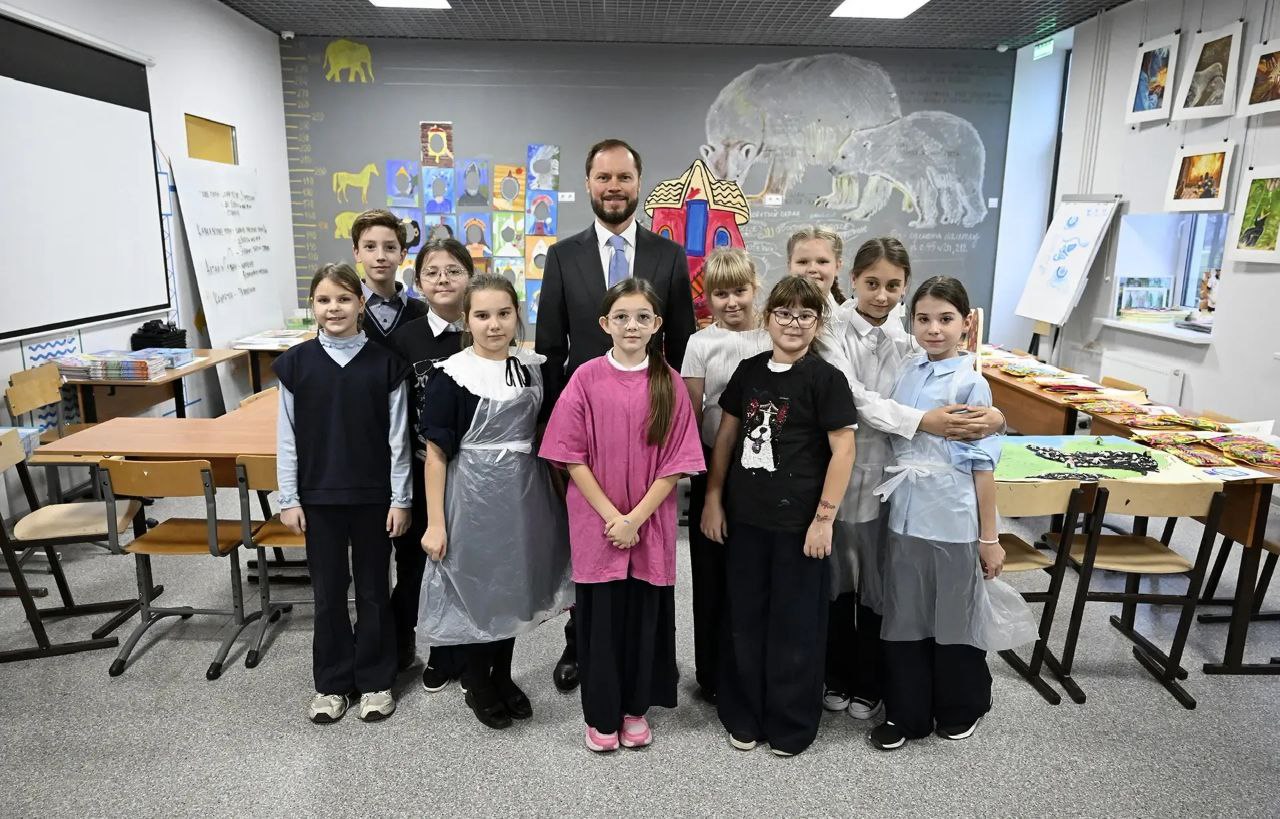 14 ноября временно исполняющий обязанности Губернатора Тверской области Виталий Королев посетил в деревне Мокшино Конаковского округа региональный центр школьного образования «Завидово» 14 ноября временно исполняющий обязанности Губернатора Тверской области Виталий Королев посетил в деревне Мокшино Конаковского округа региональный центр школьного образования «Завидово»