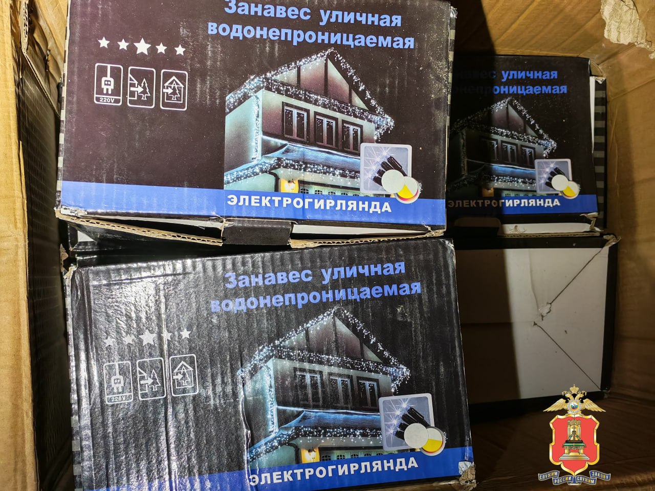 На трассе в Тверской области рецидивисты обчистили автофургон, пока водитель спал На трассе в Тверской области рецидивисты обчистили автофургон, пока водитель спал