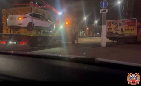 В Твери сотрудники ДПС остановили 17 -летнего юношу - водителя автомобиля Хенде