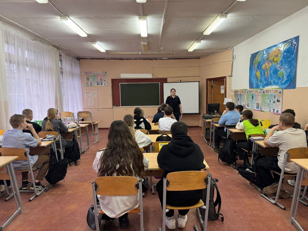 Кимрские полицейские провели профилактический урок для школьников Кимрские полицейские провели профилактический урок для школьников