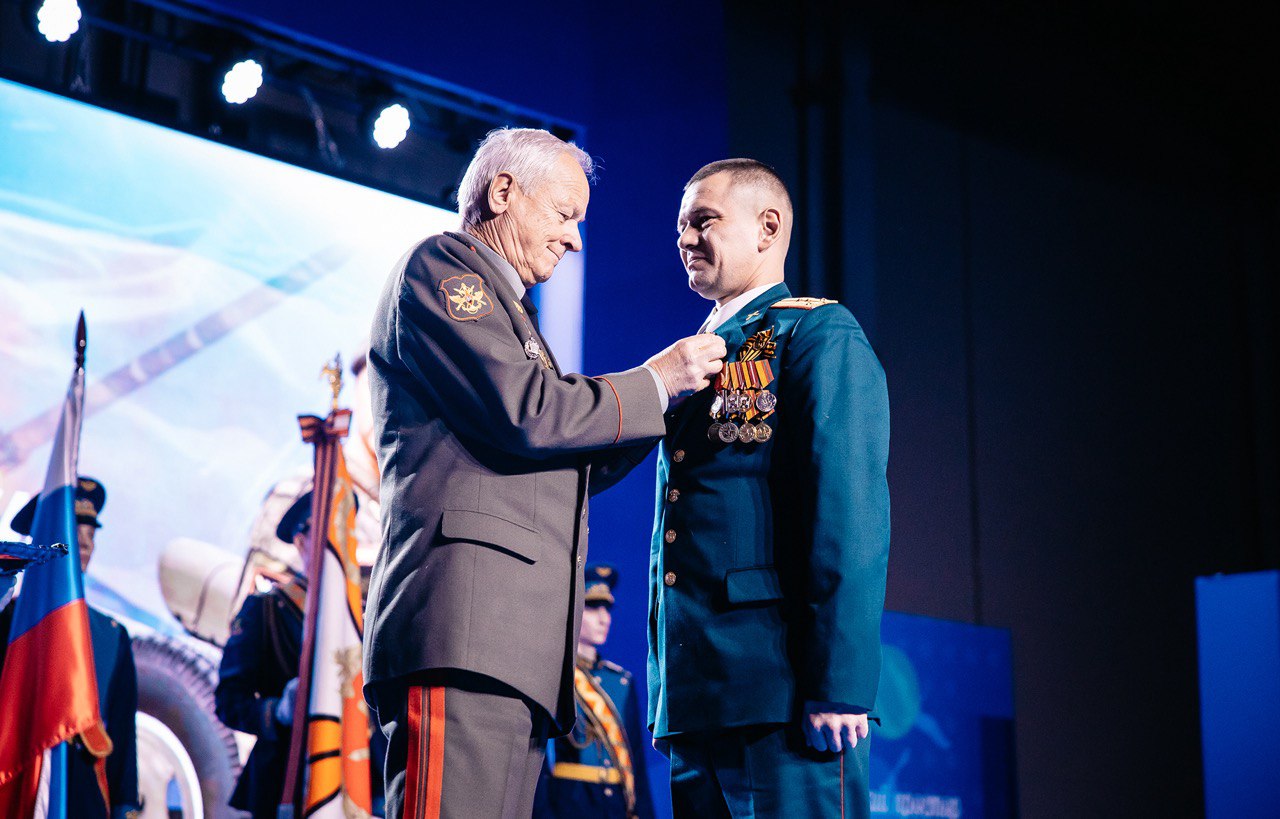 15 ноября, в День призывника в России и в преддверии Дня ракетных войск и артиллерии, который будет отмечаться 19 ноября, в Твери прошло торжественное мероприятие, посвященное 33-й годовщине со дня образования 79-й... 15 ноября, в День призывника в России и в преддверии Дня ракетных войск и артиллерии, который будет отмечаться 19 ноября, в Твери прошло торжественное мероприятие, посвященное 33-й годовщине со дня образования 79-й...