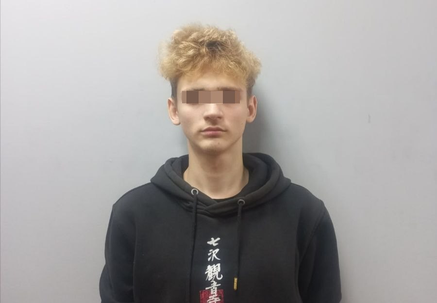 В Калининском округе пенсионерка помогла задержать курьера мошенников