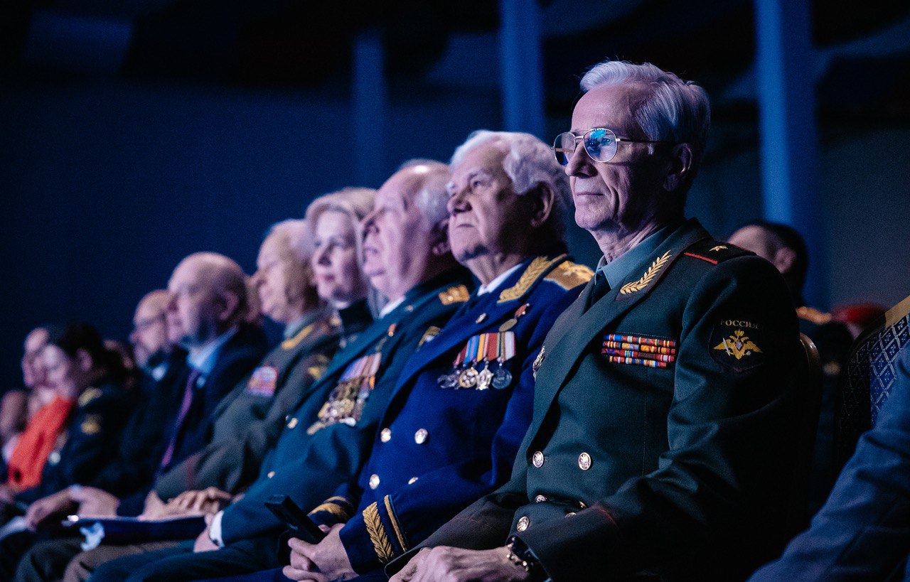 15 ноября, в День призывника в России и в преддверии Дня ракетных войск и артиллерии, который будет отмечаться 19 ноября, в Твери прошло торжественное мероприятие, посвященное 33-й годовщине со дня образования 79-й... 15 ноября, в День призывника в России и в преддверии Дня ракетных войск и артиллерии, который будет отмечаться 19 ноября, в Твери прошло торжественное мероприятие, посвященное 33-й годовщине со дня образования 79-й...