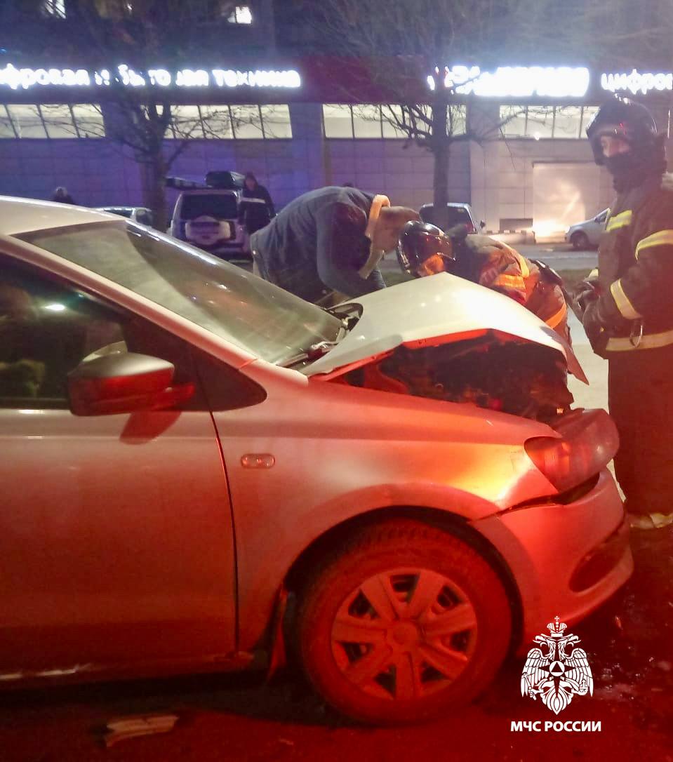 В центре Твери пьяный водитель устроил аварию с четырьмя пострадавшими В центре Твери пьяный водитель устроил аварию с четырьмя пострадавшими