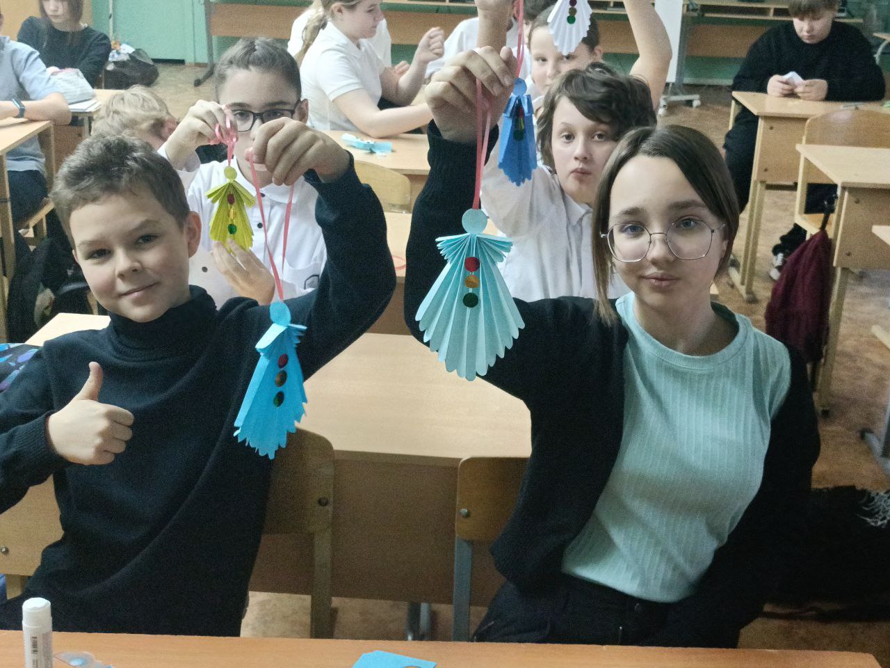 В преддверии Всемирного дня памяти жертв ДТП сотрудники Госавтоинспекции совместно с отрядом ЮИД средней школы №1 г. Твери провели акцию «Ангел в дорогу» В преддверии Всемирного дня памяти жертв ДТП сотрудники Госавтоинспекции совместно с отрядом ЮИД средней школы №1 г. Твери провели акцию «Ангел в дорогу»