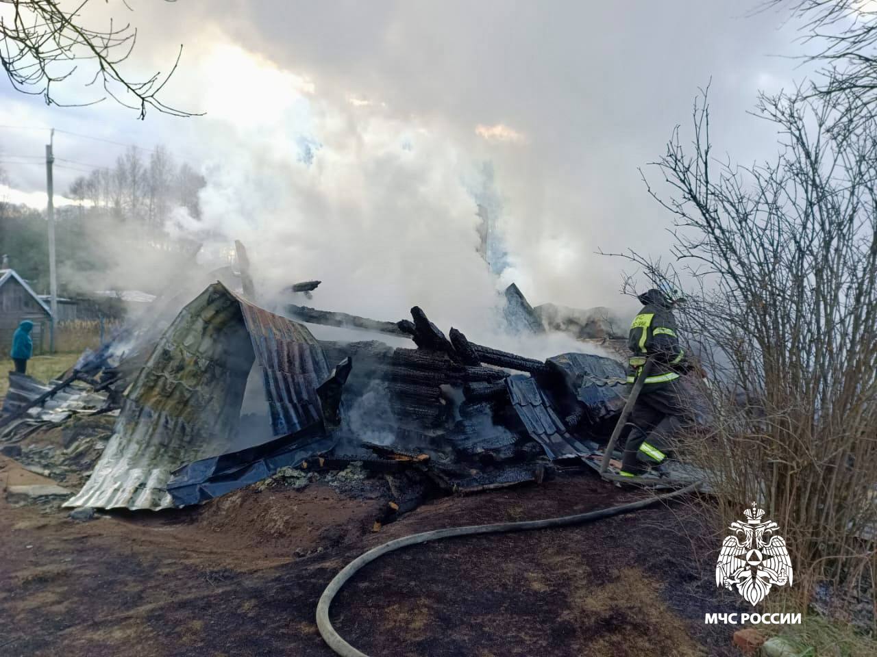 Возгорание жилого дома. Вчера сотрудники 25 ПСЧ ликвидировали пожар в поселке Кафтино Бологовского МО. В результате происшествия строение уничтожено полностью Возгорание жилого дома. Вчера сотрудники 25 ПСЧ ликвидировали пожар в поселке Кафтино Бологовского МО. В результате происшествия строение уничтожено полностью