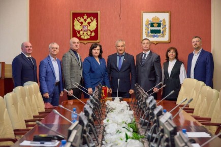 Председатель комитета по аграрной политике и природопользованию Александр Кушнарёв, заместитель председателя комитета по бюджету и налогам Константин Антонов, представители регионального минсельхоза 14 ноября посетили...