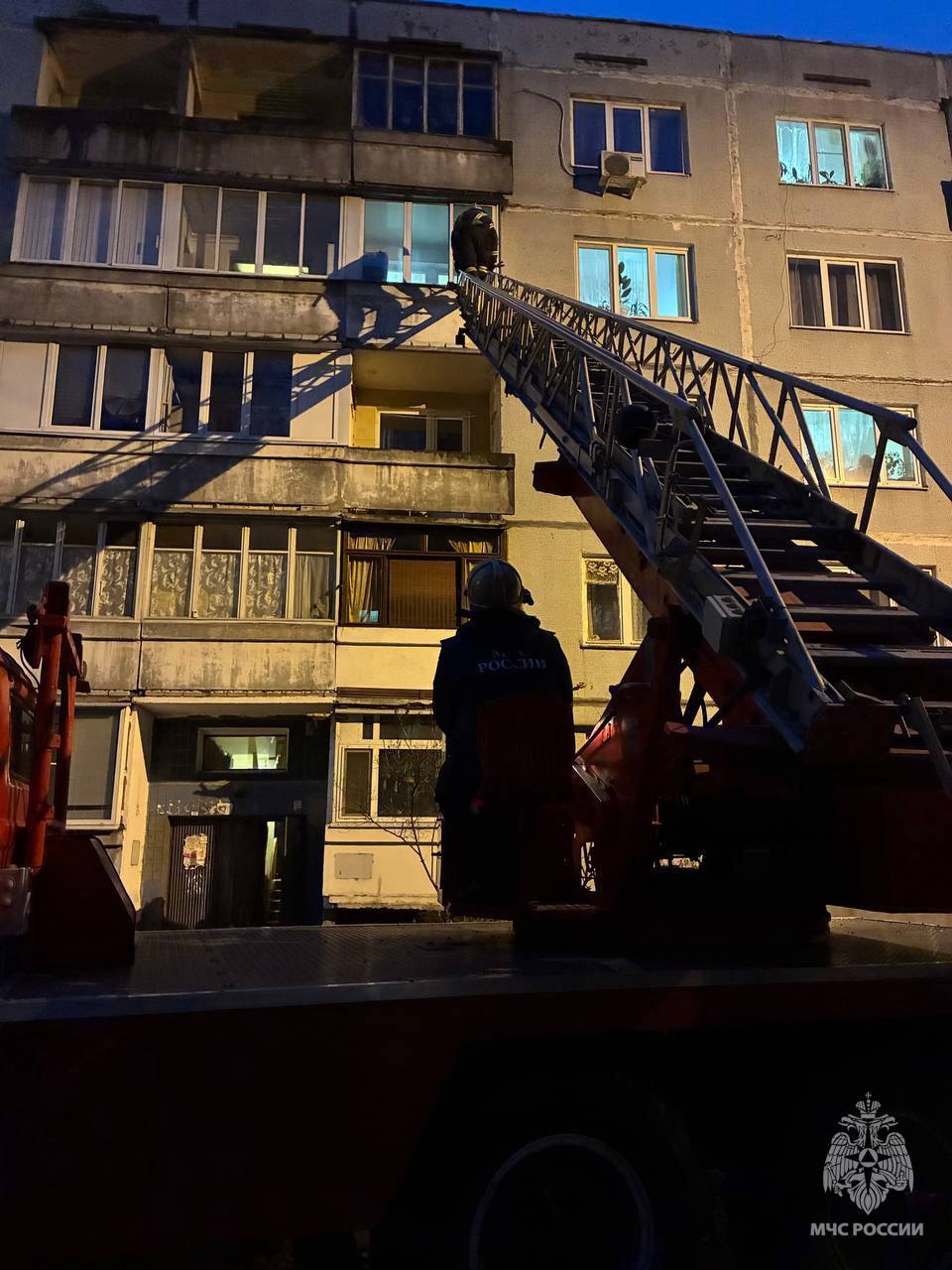 В Твери ребенок закрыл маму в ванной, понадобилась помощь спасателей В Твери ребенок закрыл маму в ванной, понадобилась помощь спасателей