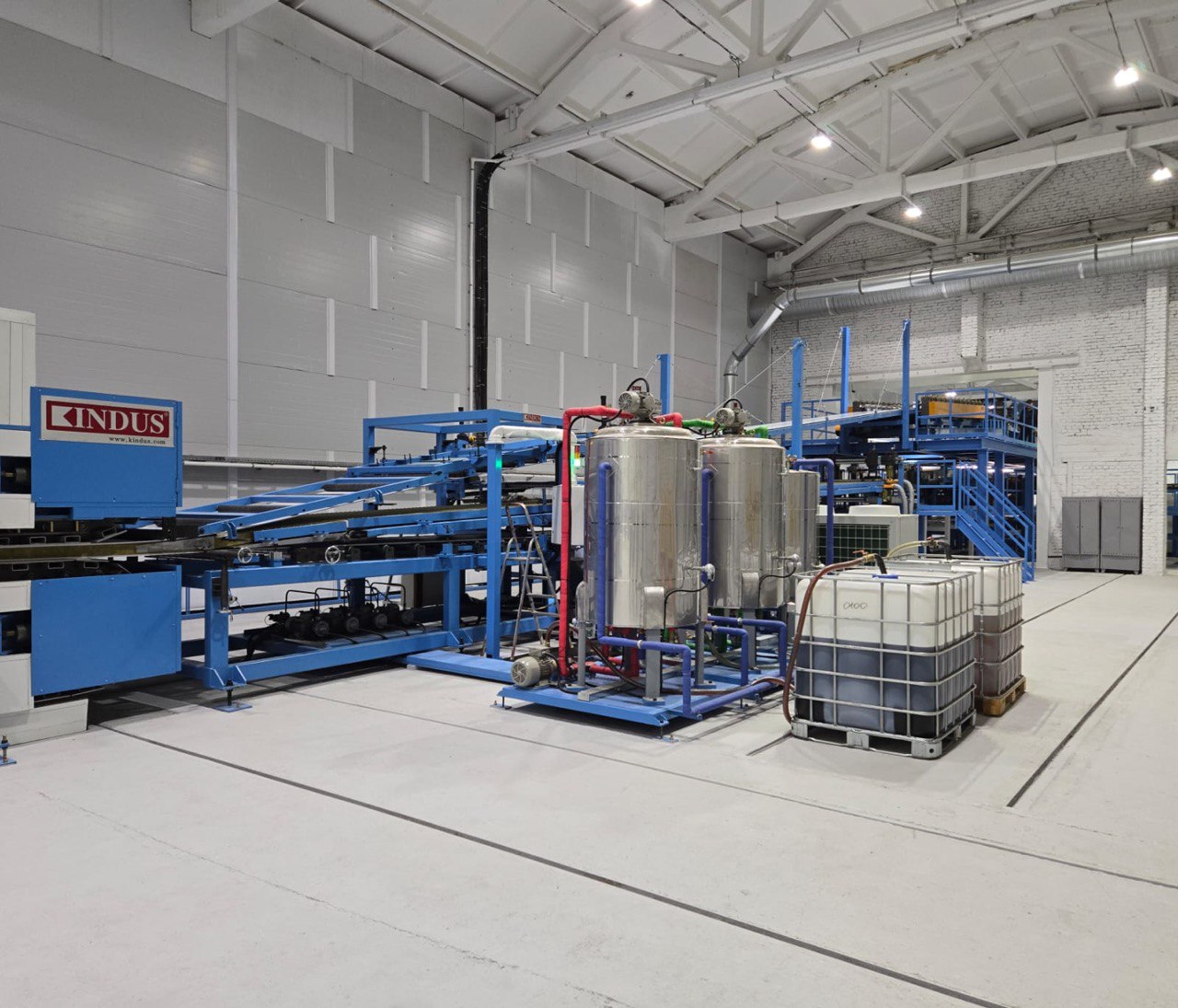 На производственной площадке ООО «Ржевкирпич» запущена новая линия завода строительных конструкций «Стройэлемент» по изготовлению сэндвич-панелей