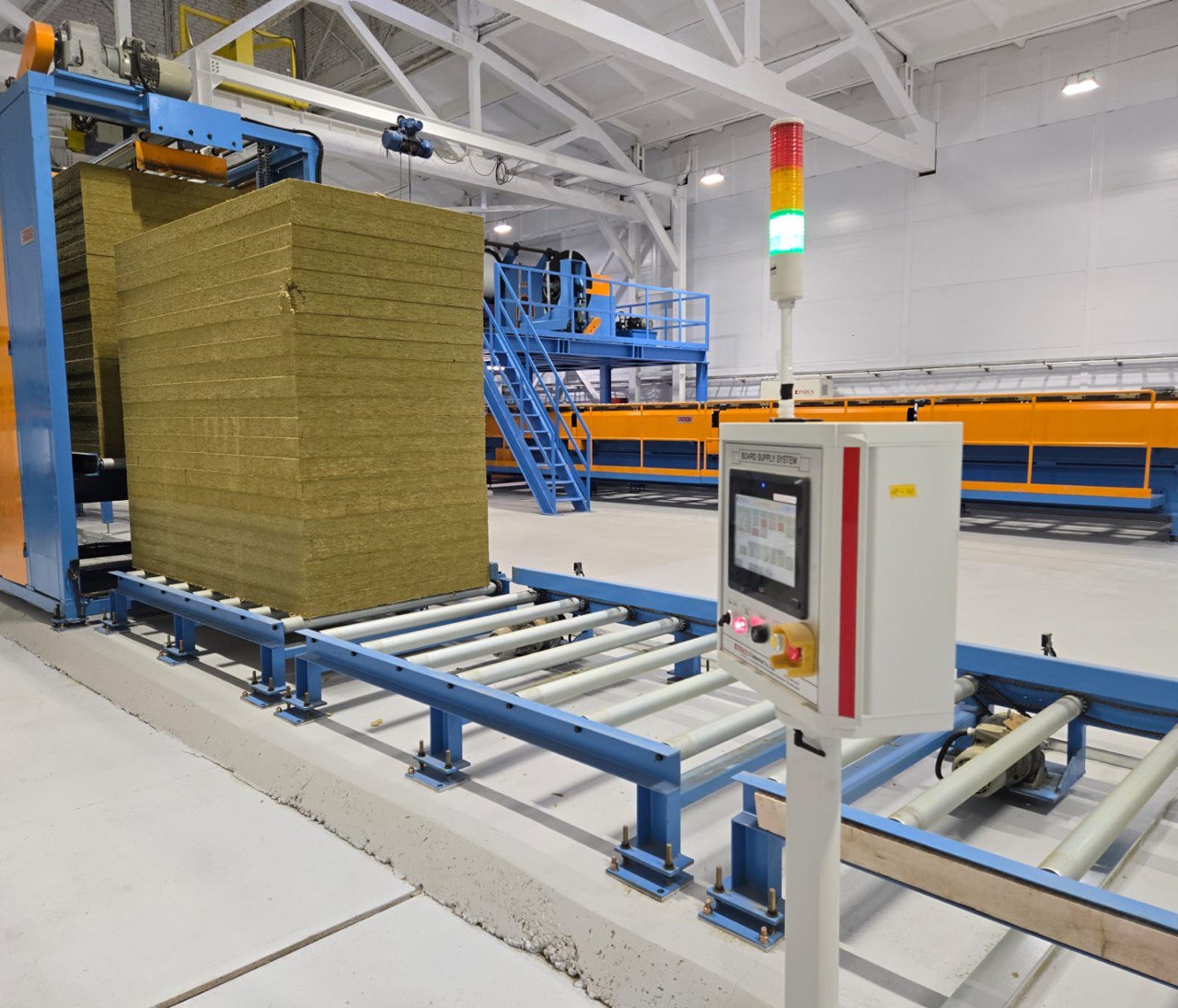 На производственной площадке ООО «Ржевкирпич» запущена новая линия завода строительных конструкций «Стройэлемент» по изготовлению сэндвич-панелей На производственной площадке ООО «Ржевкирпич» запущена новая линия завода строительных конструкций «Стройэлемент» по изготовлению сэндвич-панелей