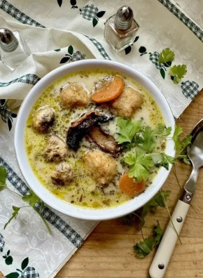 Согревающий осенний сливочно-грибной суп с фрикадельками