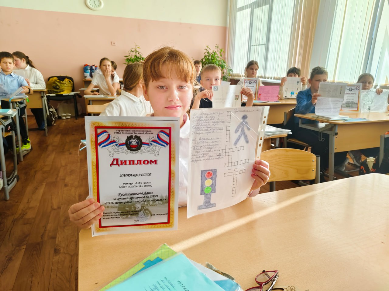 Сотрудники Госавтоинспекции города Твери провели с кадетами класса ОВД СОШ № 34 конкурс кроссвордов по ПДД «ПДД – это просто: Создай и разгадай» Сотрудники Госавтоинспекции города Твери провели с кадетами класса ОВД СОШ № 34 конкурс кроссвордов по ПДД «ПДД – это просто: Создай и разгадай»