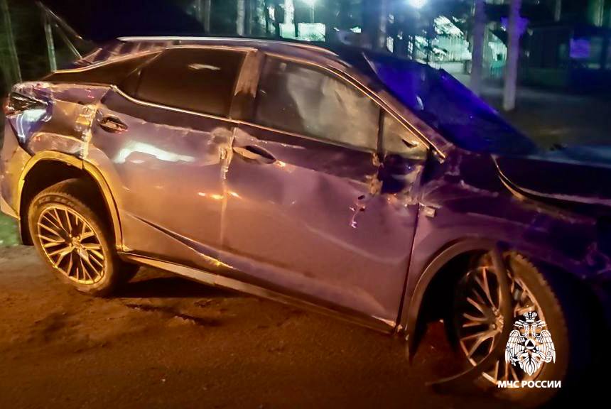 Поздним вечером 18 ноября сотрудники СПСЧ ликвидировали последствия ДТП в районе деревни Савватьево Калининского МО, где произошло столкновение двух легковых и грузового автомобиля Поздним вечером 18 ноября сотрудники СПСЧ ликвидировали последствия ДТП в районе деревни Савватьево Калининского МО, где произошло столкновение двух легковых и грузового автомобиля