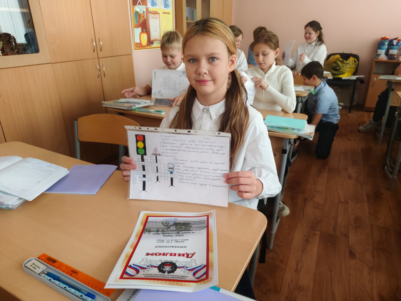 Сотрудники Госавтоинспекции города Твери провели с кадетами класса ОВД СОШ № 34 конкурс кроссвордов по ПДД «ПДД – это просто: Создай и разгадай» Сотрудники Госавтоинспекции города Твери провели с кадетами класса ОВД СОШ № 34 конкурс кроссвордов по ПДД «ПДД – это просто: Создай и разгадай»