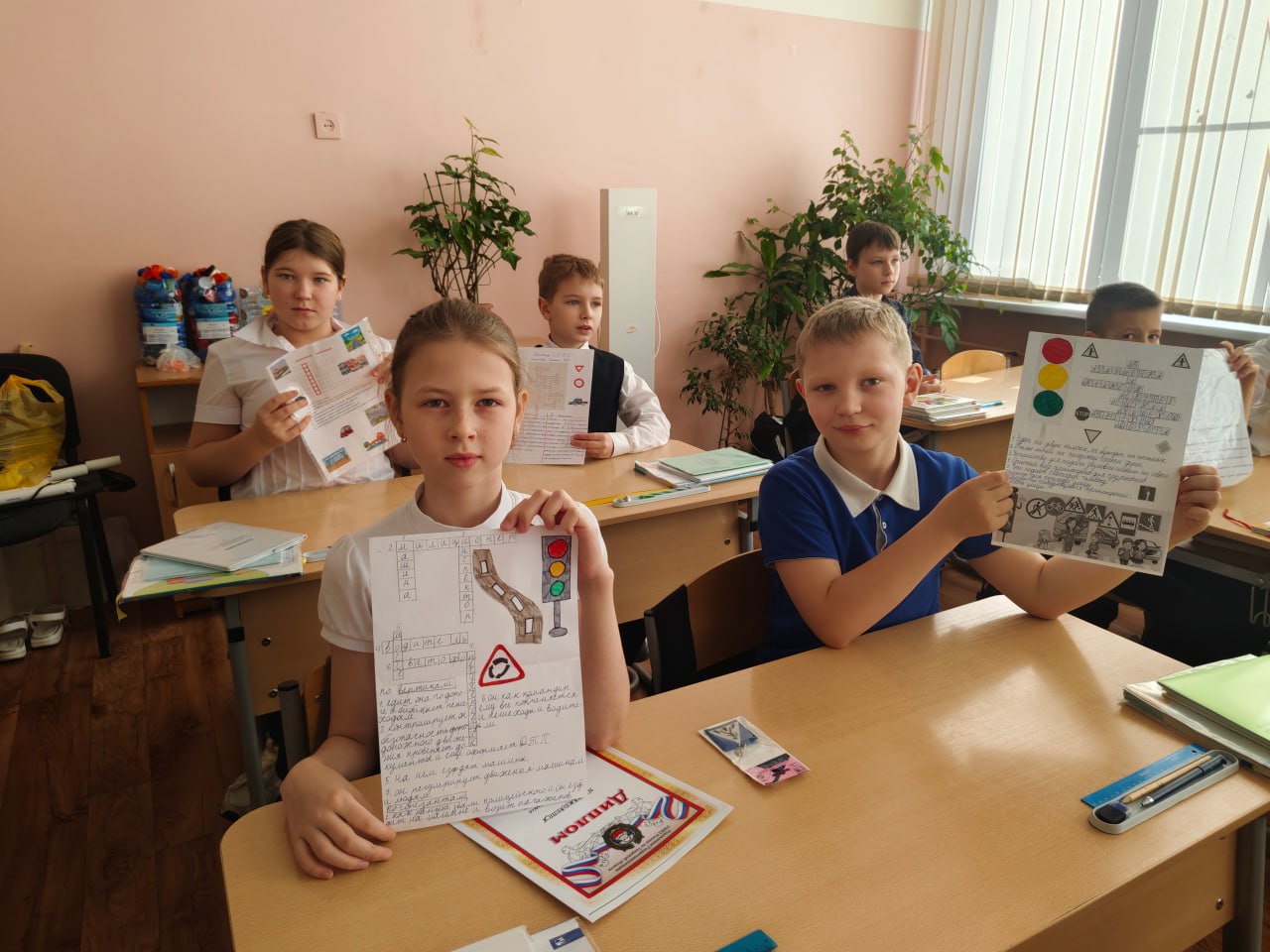 Сотрудники Госавтоинспекции города Твери провели с кадетами класса ОВД СОШ № 34 конкурс кроссвордов по ПДД «ПДД – это просто: Создай и разгадай» Сотрудники Госавтоинспекции города Твери провели с кадетами класса ОВД СОШ № 34 конкурс кроссвордов по ПДД «ПДД – это просто: Создай и разгадай»