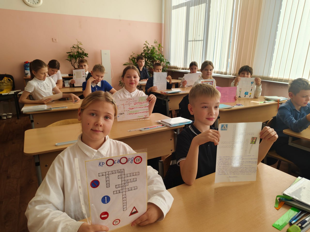 Сотрудники Госавтоинспекции города Твери провели с кадетами класса ОВД СОШ № 34 конкурс кроссвордов по ПДД «ПДД – это просто: Создай и разгадай» Сотрудники Госавтоинспекции города Твери провели с кадетами класса ОВД СОШ № 34 конкурс кроссвордов по ПДД «ПДД – это просто: Создай и разгадай»