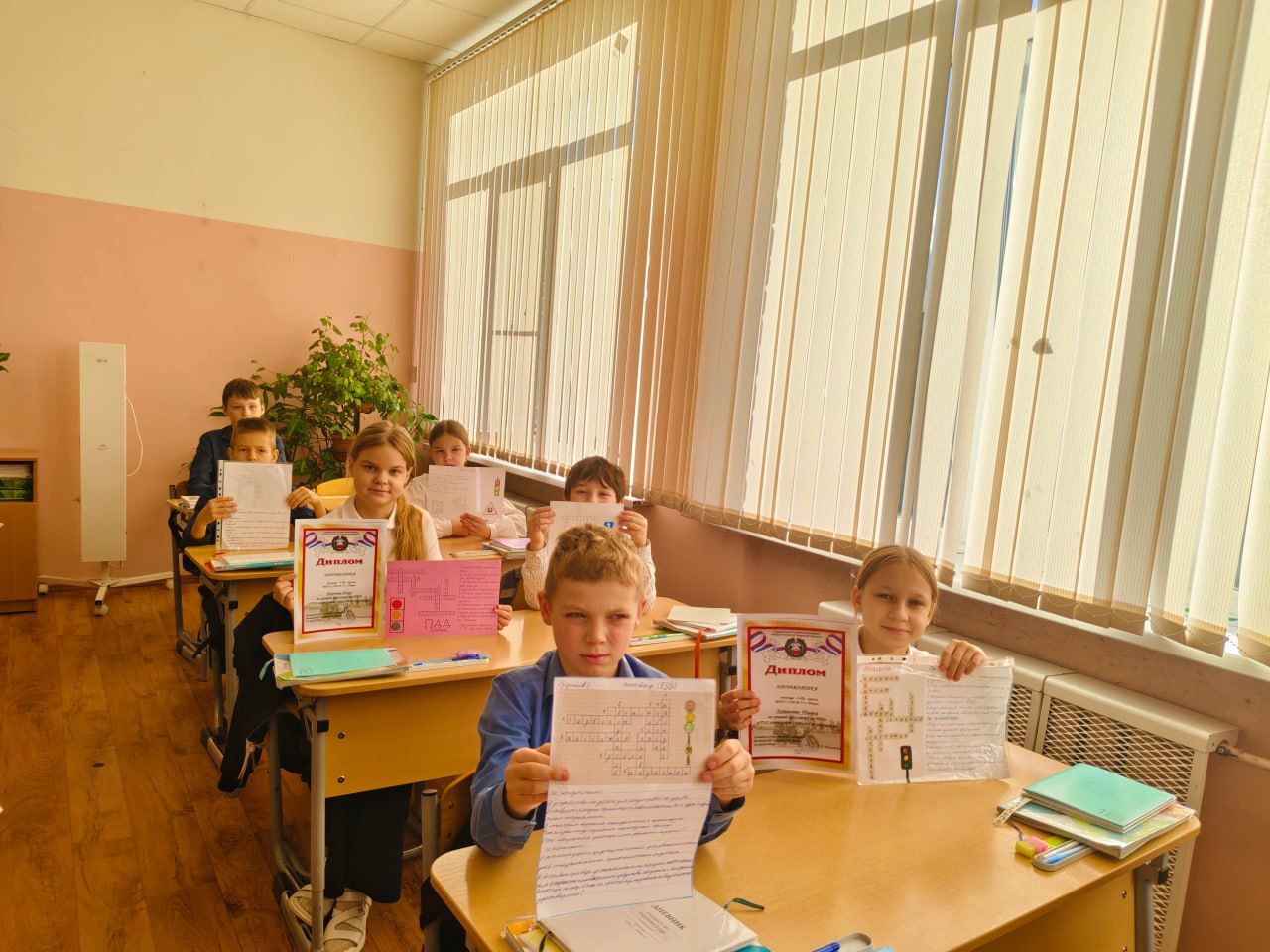 Сотрудники Госавтоинспекции города Твери провели с кадетами класса ОВД СОШ № 34 конкурс кроссвордов по ПДД «ПДД – это просто: Создай и разгадай» Сотрудники Госавтоинспекции города Твери провели с кадетами класса ОВД СОШ № 34 конкурс кроссвордов по ПДД «ПДД – это просто: Создай и разгадай»