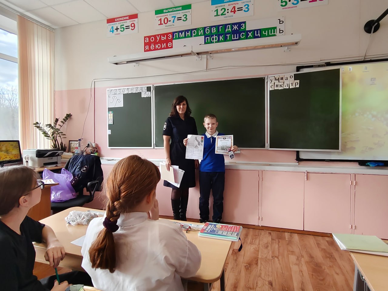 Сотрудники Госавтоинспекции города Твери провели с кадетами класса ОВД СОШ № 34 конкурс кроссвордов по ПДД «ПДД – это просто: Создай и разгадай» Сотрудники Госавтоинспекции города Твери провели с кадетами класса ОВД СОШ № 34 конкурс кроссвордов по ПДД «ПДД – это просто: Создай и разгадай»