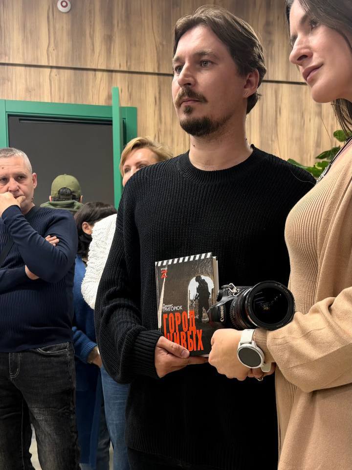 «Мы очень ждали Россию!». Кажется, уже не первый раз звучит эта фраза от жителей Донбасса, с которыми мы устраиваем встречи «Мы очень ждали Россию!». Кажется, уже не первый раз звучит эта фраза от жителей Донбасса, с которыми мы устраиваем встречи