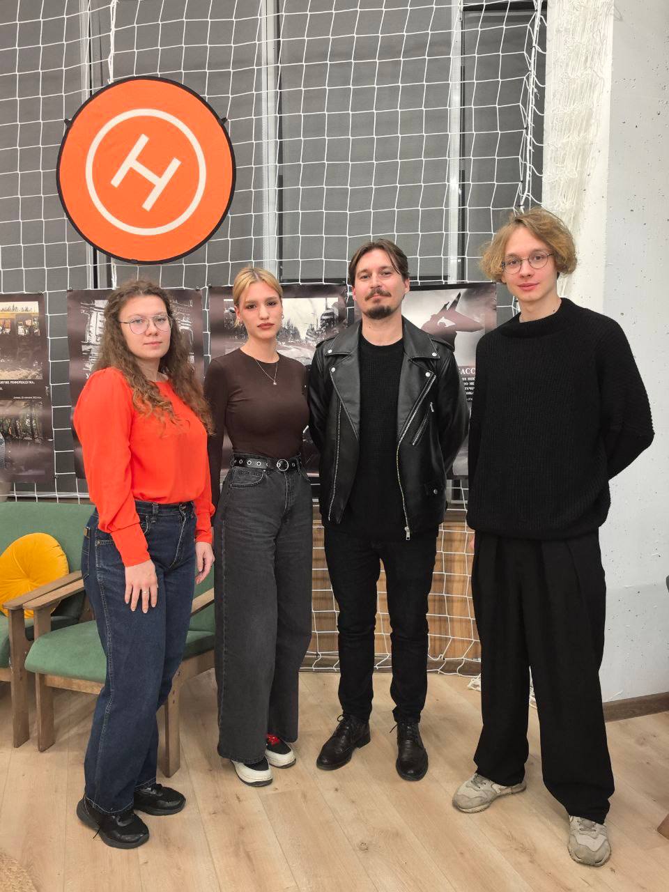 «Мы очень ждали Россию!». Кажется, уже не первый раз звучит эта фраза от жителей Донбасса, с которыми мы устраиваем встречи «Мы очень ждали Россию!». Кажется, уже не первый раз звучит эта фраза от жителей Донбасса, с которыми мы устраиваем встречи