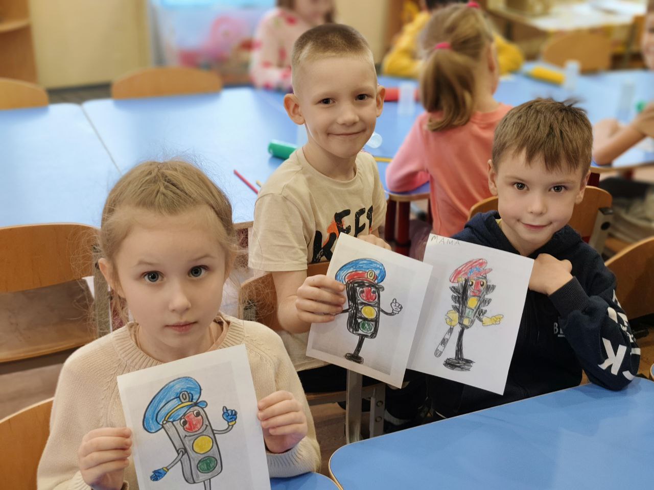 Сотрудники Госавтоинспекции провели мероприятие «Светофор и Автокресло: Раскрась свою безопасность!» для дошколят ДОУ № 145 Сотрудники Госавтоинспекции провели мероприятие «Светофор и Автокресло: Раскрась свою безопасность!» для дошколят ДОУ № 145