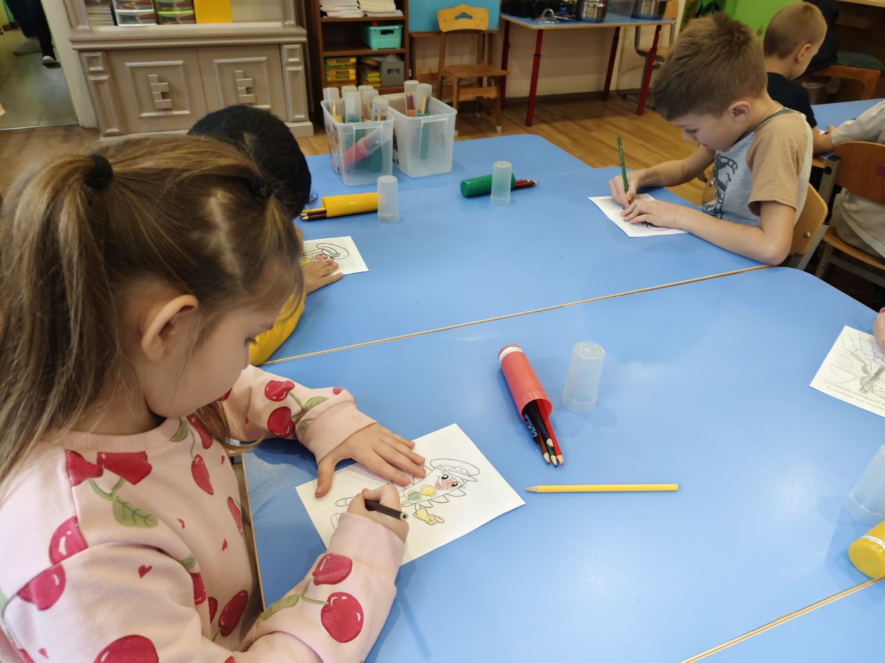 Сотрудники Госавтоинспекции провели мероприятие «Светофор и Автокресло: Раскрась свою безопасность!» для дошколят ДОУ № 145 Сотрудники Госавтоинспекции провели мероприятие «Светофор и Автокресло: Раскрась свою безопасность!» для дошколят ДОУ № 145