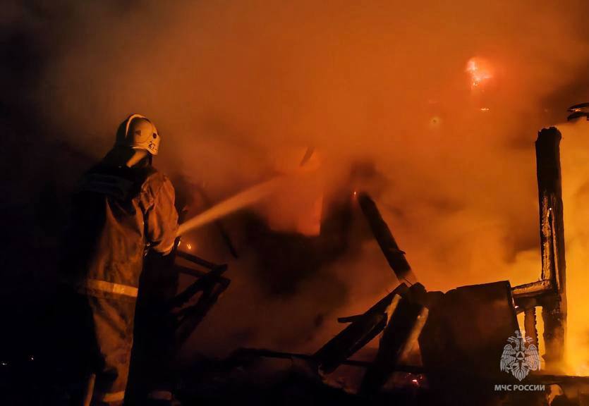 Ночной пожар. На улице Пролетарской в Весьегонске произошел пожар в нежилом доме Ночной пожар. На улице Пролетарской в Весьегонске произошел пожар в нежилом доме