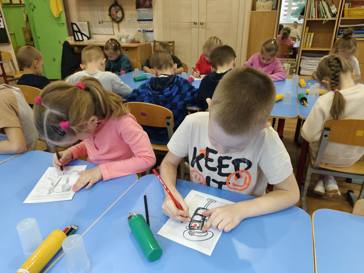 Сотрудники Госавтоинспекции провели мероприятие «Светофор и Автокресло: Раскрась свою безопасность!» для дошколят ДОУ № 145 Сотрудники Госавтоинспекции провели мероприятие «Светофор и Автокресло: Раскрась свою безопасность!» для дошколят ДОУ № 145