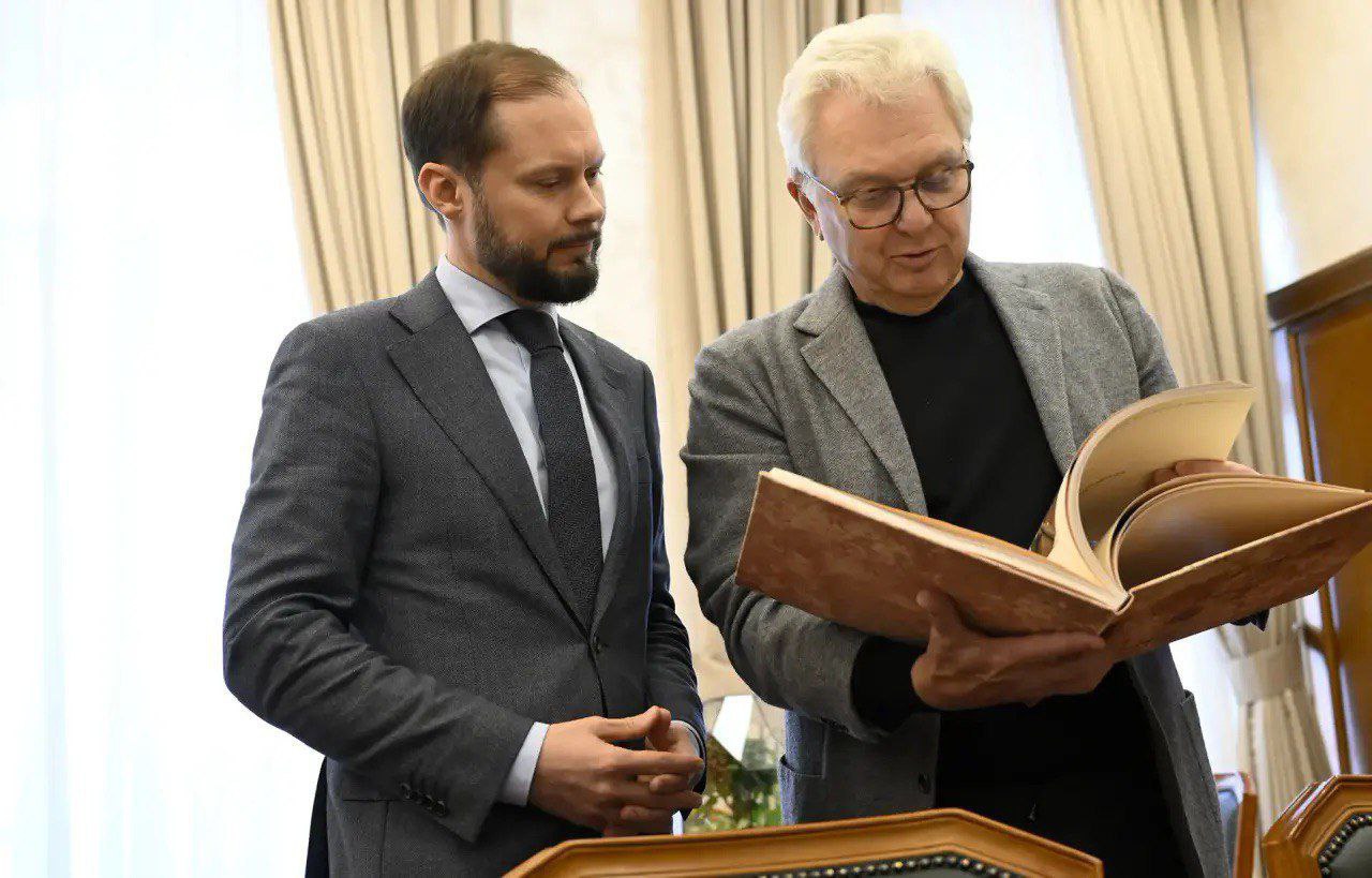 В региональном Правительстве состоялась встреча врио Губернатора Виталия Королева с председателем Совета Фонда возрождения Старицкого Свято-Успенского монастыря Виктором Христенко