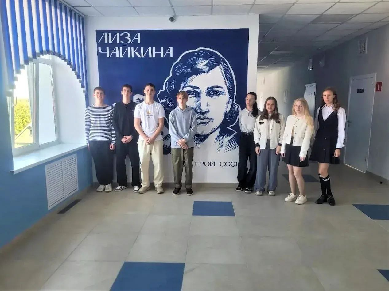 В 2025 году, в год 80-летия Великой Победы, в Тверской области в рамках реализации патриотического проекта «Лица Героев» на фасадах и в рекреациях 26 школ размещены портреты героев военных действий, героев труда, выдающихся... В 2025 году, в год 80-летия Великой Победы, в Тверской области в рамках реализации патриотического проекта «Лица Героев» на фасадах и в рекреациях 26 школ размещены портреты героев военных действий, героев труда, выдающихся...