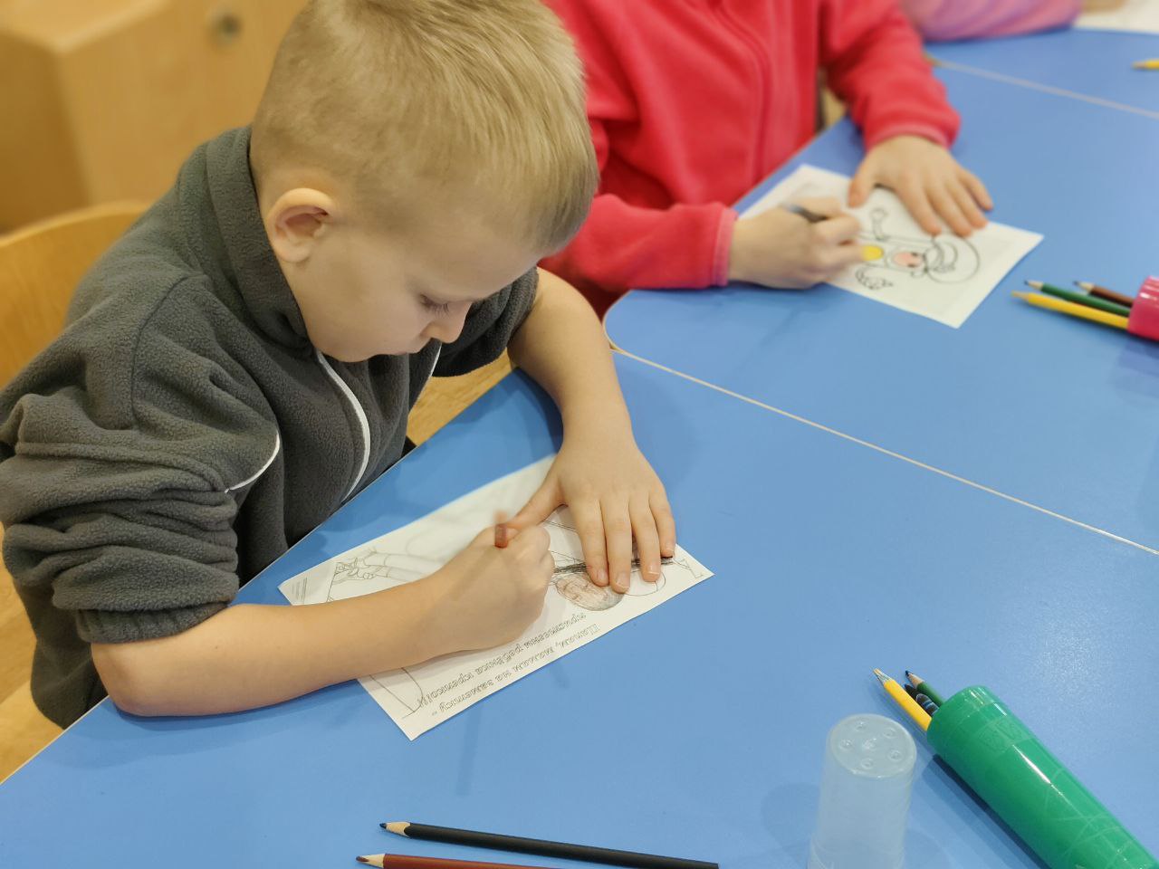 Сотрудники Госавтоинспекции провели мероприятие «Светофор и Автокресло: Раскрась свою безопасность!» для дошколят ДОУ № 145 Сотрудники Госавтоинспекции провели мероприятие «Светофор и Автокресло: Раскрась свою безопасность!» для дошколят ДОУ № 145