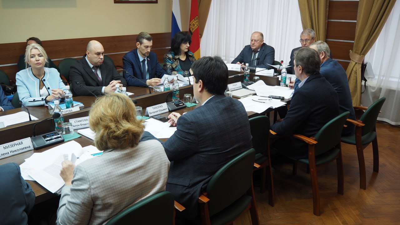 Под председательством Олега Лебедева состоялось заседание постоянного комитета по экономической политике и предпринимательству Под председательством Олега Лебедева состоялось заседание постоянного комитета по экономической политике и предпринимательству