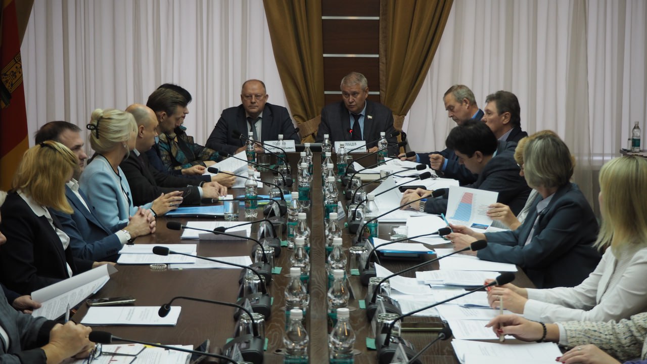 Под председательством Олега Лебедева состоялось заседание постоянного комитета по экономической политике и предпринимательству Под председательством Олега Лебедева состоялось заседание постоянного комитета по экономической политике и предпринимательству