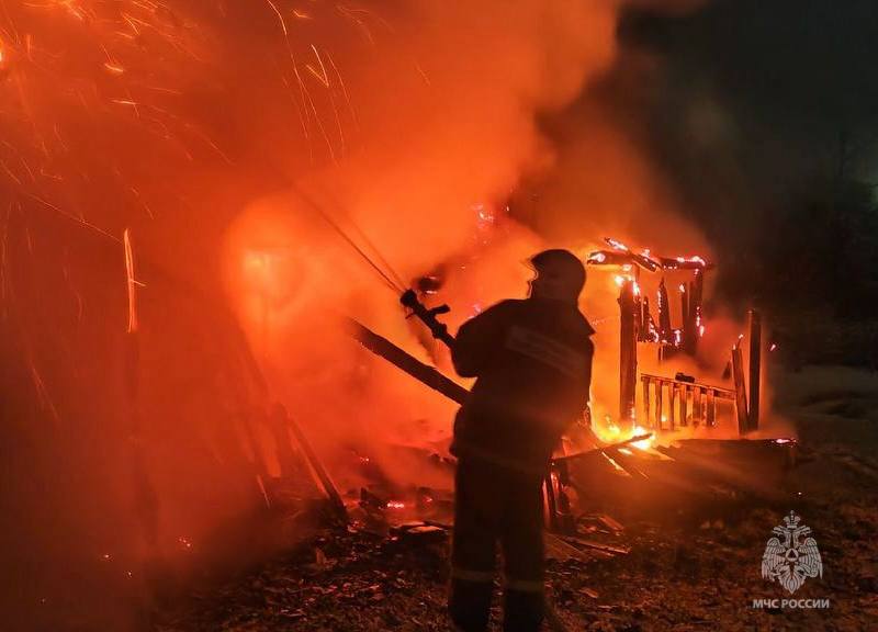 Ночной пожар. На улице Пролетарской в Весьегонске произошел пожар в нежилом доме Ночной пожар. На улице Пролетарской в Весьегонске произошел пожар в нежилом доме