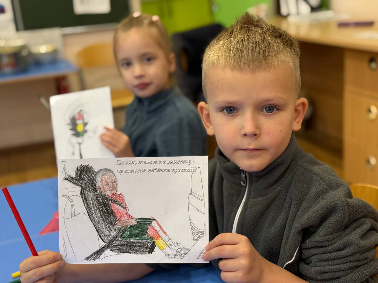 Сотрудники Госавтоинспекции провели мероприятие «Светофор и Автокресло: Раскрась свою безопасность!» для дошколят ДОУ № 145 Сотрудники Госавтоинспекции провели мероприятие «Светофор и Автокресло: Раскрась свою безопасность!» для дошколят ДОУ № 145