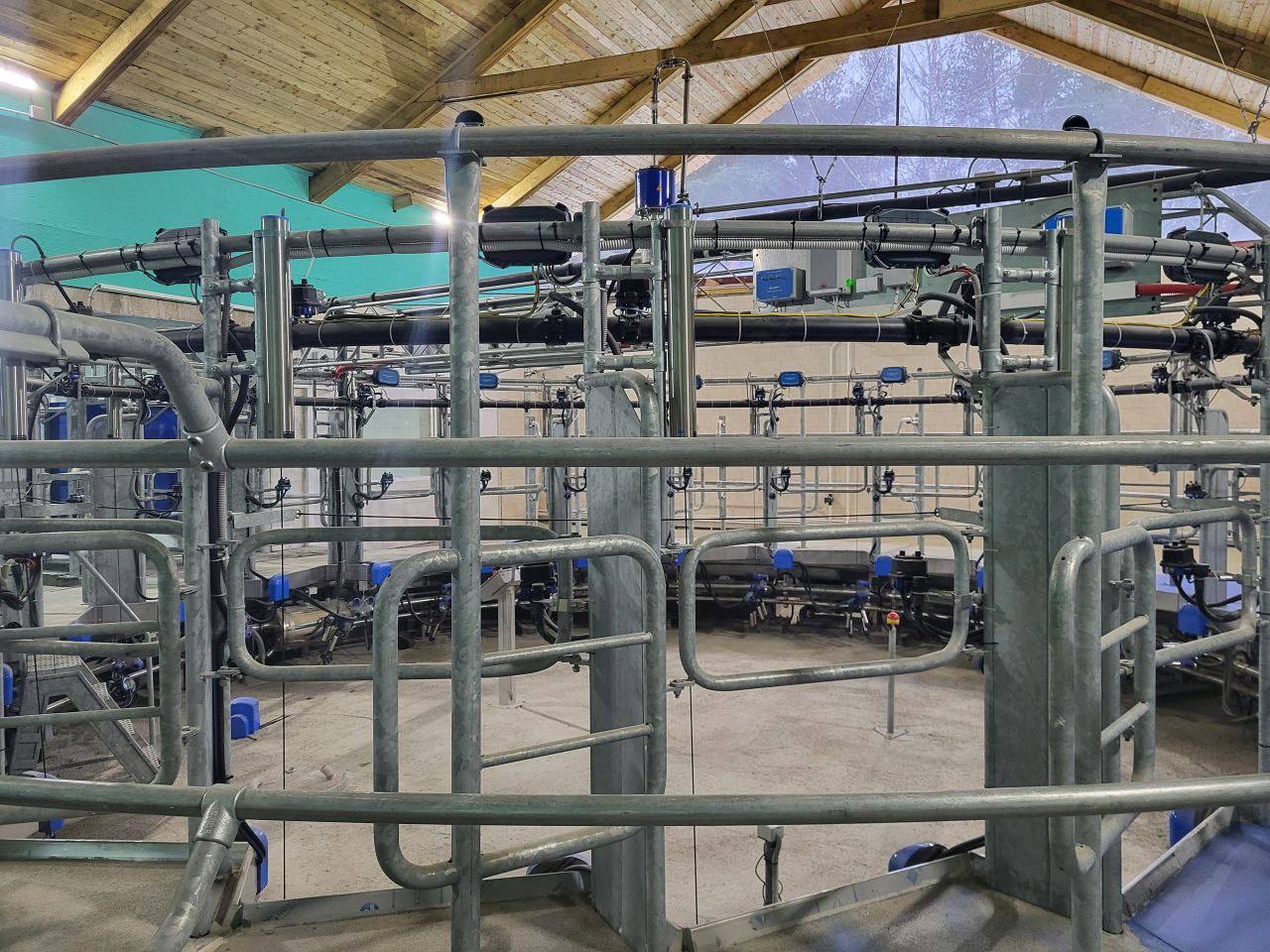 В селе Застолбье Рамешковского округа возрожден молочный комплекс, который ранее принадлежал колхозу «Вперед» В селе Застолбье Рамешковского округа возрожден молочный комплекс, который ранее принадлежал колхозу «Вперед»