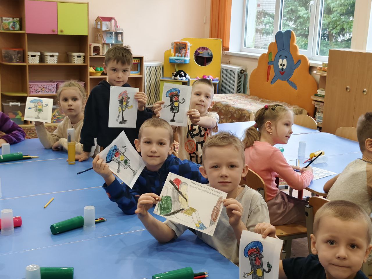 Сотрудники Госавтоинспекции провели мероприятие «Светофор и Автокресло: Раскрась свою безопасность!» для дошколят ДОУ № 145 Сотрудники Госавтоинспекции провели мероприятие «Светофор и Автокресло: Раскрась свою безопасность!» для дошколят ДОУ № 145