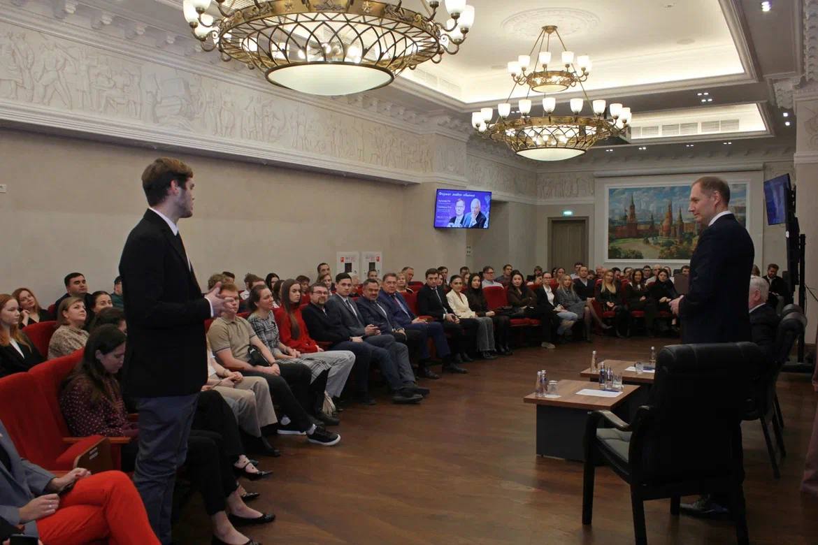 В Казначействе России состоялась лекция-диалог с одними из основоположников промышленной и экономической системы России В Казначействе России состоялась лекция-диалог с одними из основоположников промышленной и экономической системы России