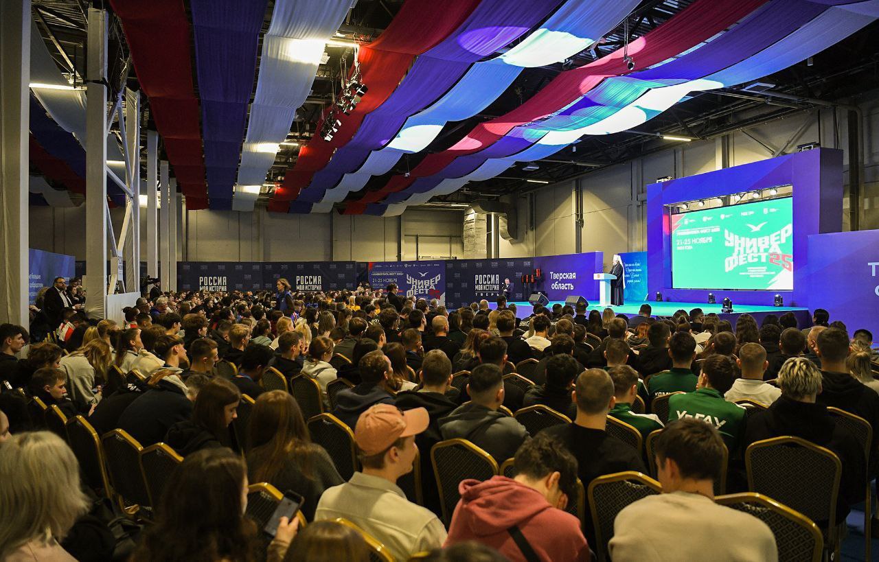 21 ноября в историческом парке «Россия – Моя история» состоялось торжественное открытие Всероссийского студенческого спортивно-патриотического фестиваля «УниверЛигаФест 2025», который впервые проходит в Тверской области