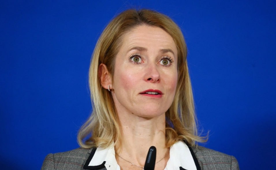 Россия с помощью мирного плана США стремится предотвратить американские санкции против нефти, считает глава внешнеполитического ведомства ЕС Кая Каллас, ее слова приводит Le Monde