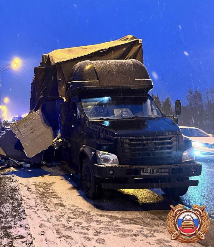 На трассе М-10 под Тверью столкнулись грузовик и автобус: пострадал человек На трассе М-10 под Тверью столкнулись грузовик и автобус: пострадал человек