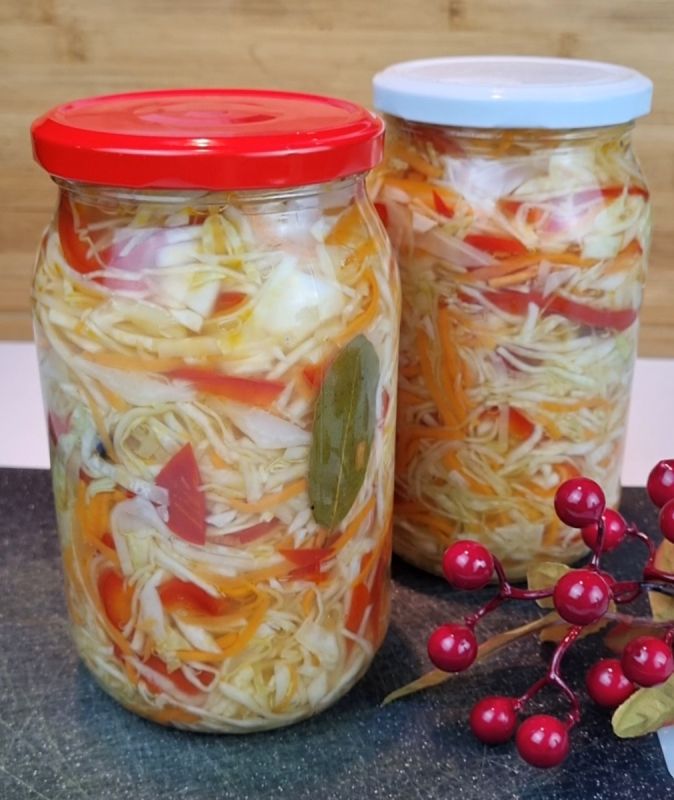 Маринованная капуста с болгарским перцем