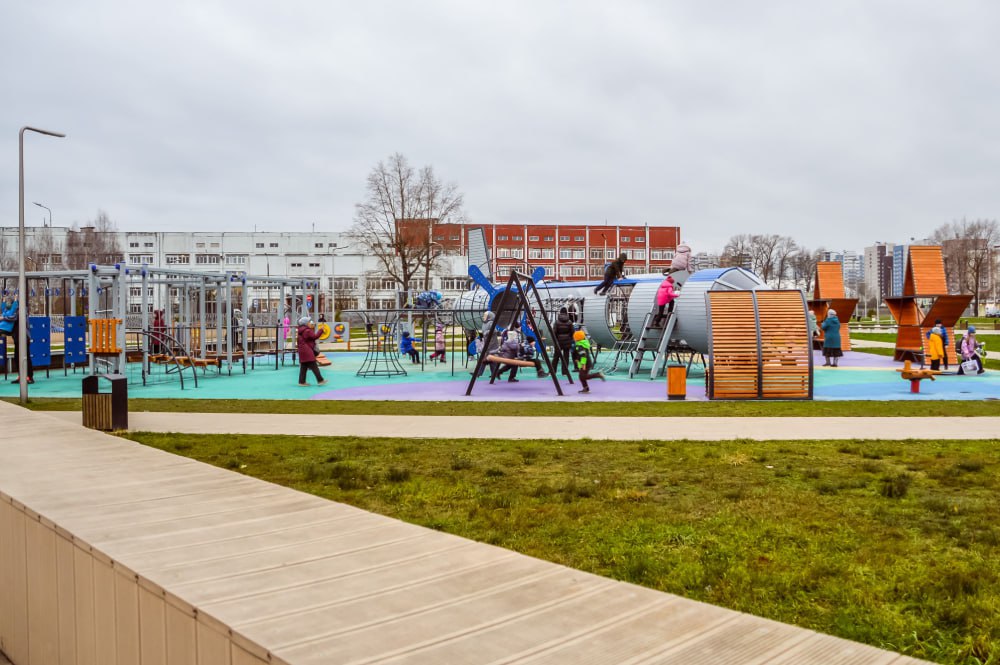В Твери открыли две новые детские площадки В Твери открыли две новые детские площадки