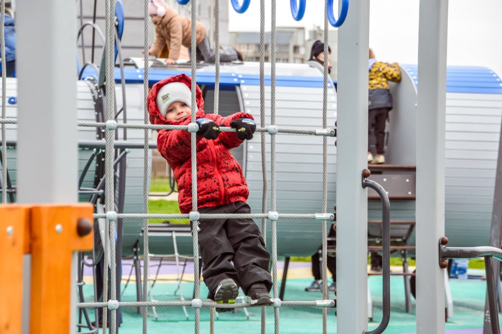 В Твери открыли две новые детские площадки