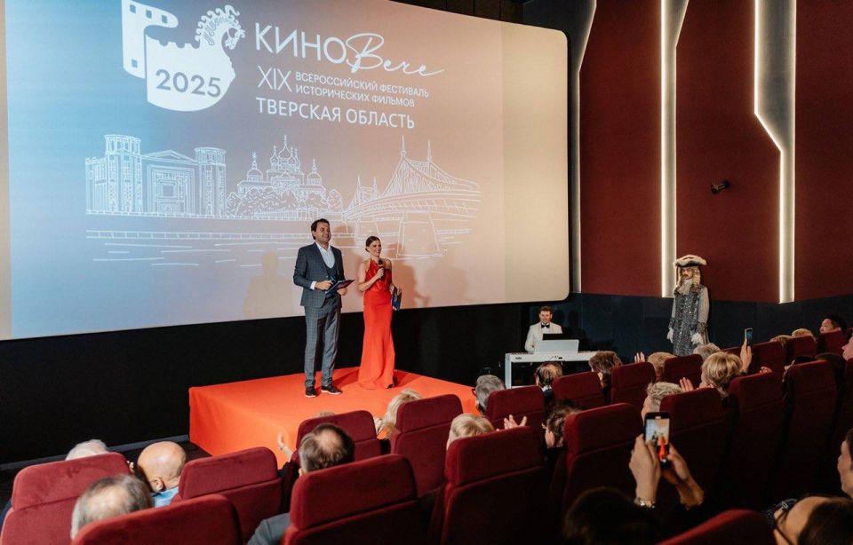   XI     Ż,       21  23 