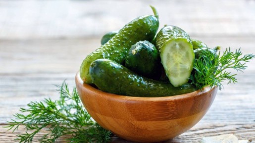 Хрустящие и пряные малосольные огурцы приготовите за 6 часов: подадите на стол к ужину